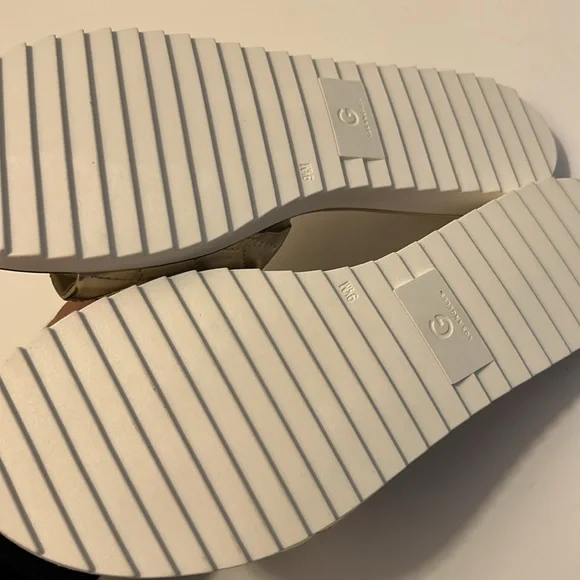 GBG Los Angeles Metallic Gold Quilted Sandals - Picture 10 of 16